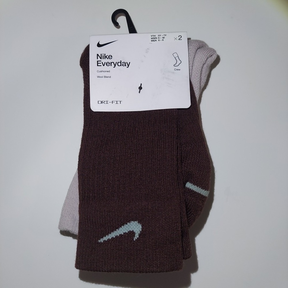 Nike Unisex Size M6-8/W6-10 - Everyday Wool Cushioned Crew Socks